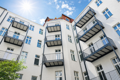 Hoffassaden mit neuen Balkonen - 