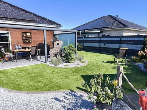 Blick zur Terrasse von Ost - 