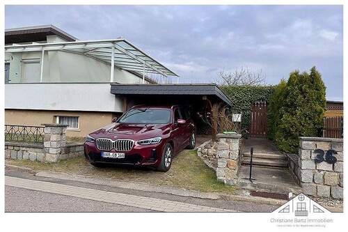 Carport am Haus - 6 Zimmer Doppelhaushälfte zum Kaufen in Neukloster