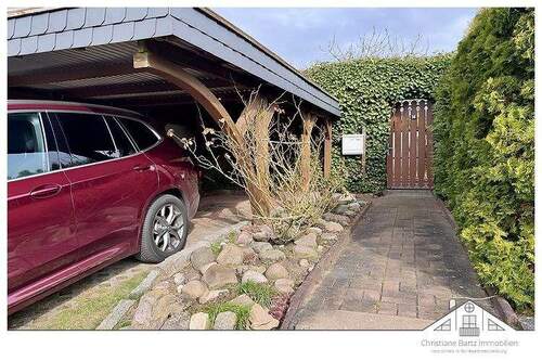 Zugang zum Grundstück - 6 Zimmer Doppelhaushälfte in Neukloster