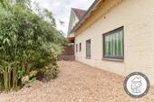 Kleine Gartenfläche hinter der Terrasse - 