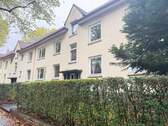 Hausansicht - Gepflegte und gut geschnittene 3 Zimmerwohnung mit neuer Einbauküche und Duschbad in Tonndorf