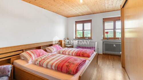  1. OG Schlafzimmer 1 - 