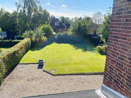 Blick von oben in den Garten / Stellplätze - 