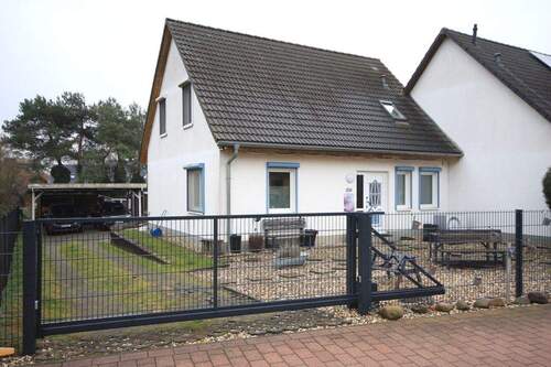 Hausansicht - Schönes Einfamilienhaus mit neuer Luft-Wärmepumpe in sehr ruhiger Wohnlage