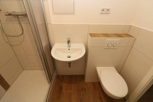 Bad mit Dusche - 2 Zimmer Etagenwohnung in Freiberg