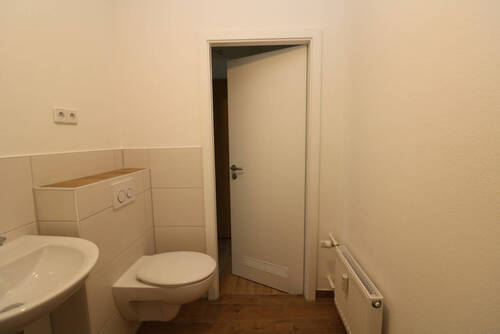 Bad mit Dusche - Etagenwohnung mit 55,30 m&sup2; in Freiberg zur Miete
