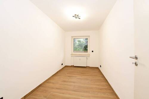 Zimmer - 4 Zimmer Etagenwohnung in München