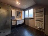 Modernes Bad im Dachgeschoss - 