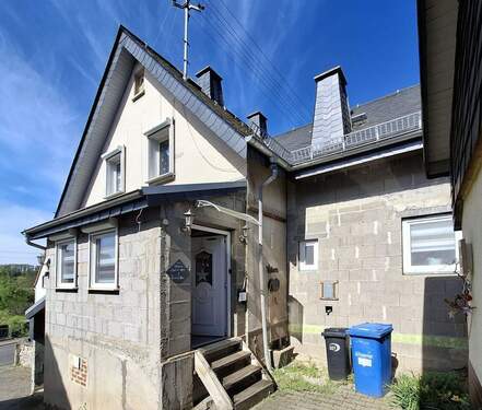Anbau und neuer Windfang - 6 Zimmer Einfamilienhaus in Runkel