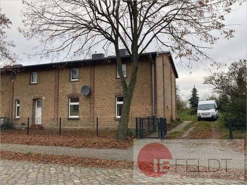 Titel - Historisches Landhaus mit großzügiger Ausbaureserve und zwei Nebengebäude auf 2.987 m² Grundstück