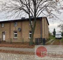 Historisches Landhaus mit großzügiger Ausbaureserve und zwei Nebengebäude auf 2.987 m² Grundstück - Ramin