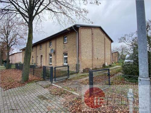 Außenansicht_Hofauffahrt - 3 Zimmer Doppelhaushälfte zum Kaufen in Ramin