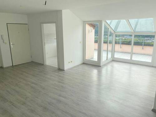 Wohnbereich Ansicht 1 - Helle und freundliche Dachgeschosswohnung mit Terrasse und Lahnblick