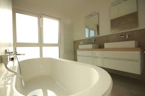 Tageslichtbad mit Badewanne.JPG - 
