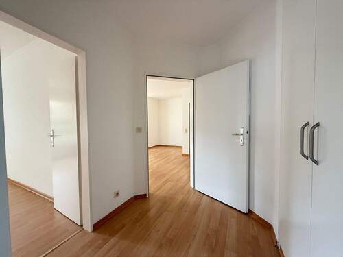 Flur mit Einbauschrank - 