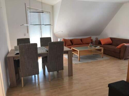Wohnzimmer - Blick vom Flur - 2 Zimmer Etagenwohnung zur Miete in Ingolstadt