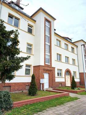 Hausansicht - 2 Zimmer Etagenwohnung zur Miete in Rathenow