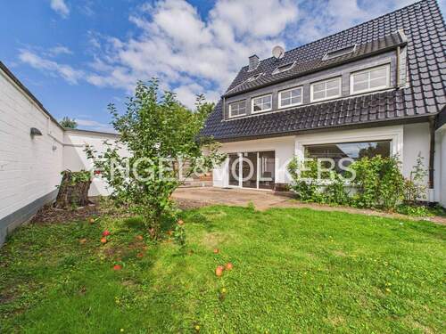 Gartenansicht - Helle Gartenwohnung mit Kamin, Doppelgarage nahe dem Krefelder Stadtwald