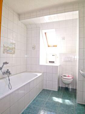 Bad mit Wanne - 