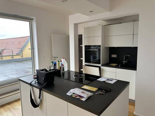 offene Küche mit Kochinsel - 3 Zimmer Etagenwohnung in Pegnitz
