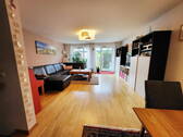 Wohnzimmer mit Blick in Garten - 6 Zimmer Reihenmittelhaus zum Kaufen in Elmshorn