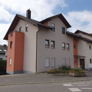 Kieselbronn, NIeferner Str. 12 - Kieselbronn, schöne , helle 3 Zimmer-Dachgeschoss- Wohnung