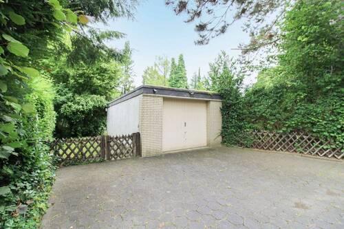 Garage im Garten - 