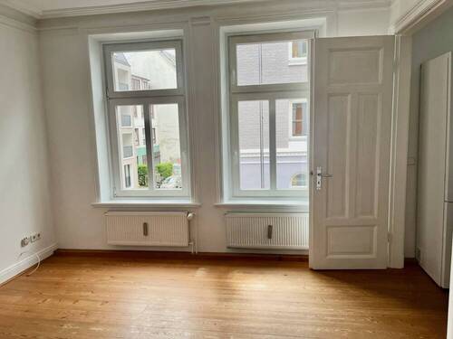 Wohn-/Esszimmer - 3 Zimmer Etagenwohnung zum Kaufen in Hamburg