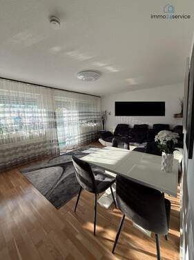 Wohnzimmer - 3,5 Zimmer Wohnung mit Stellplatz
