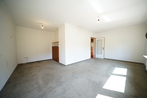 Wohnzimmer - 6 Zimmer Einfamilienhaus zum Kaufen in Bremen