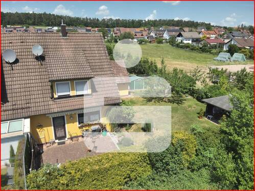Hausansicht - Gepflegte Doppelhaushälfte mit idyllischen Garten in ruhiger und attraktiver Lage in Heroldsbach