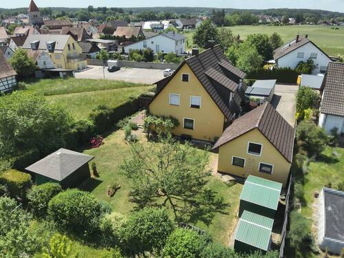Hausansicht - 4 Zimmer Doppelhaushälfte in Heroldsbach