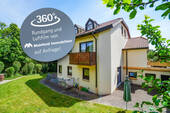 Gepflasterte Flächen um das Haus - Dreifamilienhaus mit zwei vermieteten Einheiten und einer Doppelgarage!