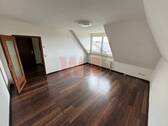 Wohnzimmer - 2 Zimmer Etagenwohnung zur Miete in Kassel