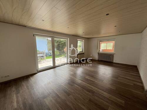 Wohnzimmer EG - 6 Zimmer Mehrfamilienhaus, Wohnhaus in Fahrenzhausen / Großnöbach