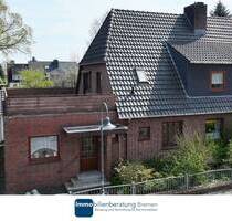 Doppelhaushälfte mit Anbau und Garage auf großem Grundstück - Bremen Blumenthal