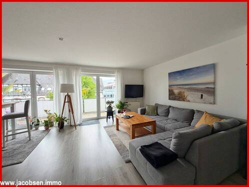 Wohnzimmer mit Zugang zum Balkon - 