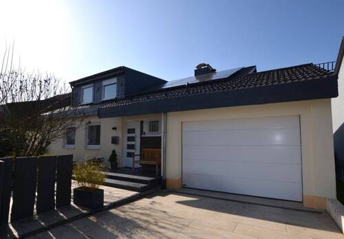 Hausansicht - 6 Zimmer Einfamilienhaus zum Kaufen in Schwalbach am Taunus