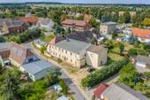 Aufnahme aus der Vogelperspektive - Mehrfamilienhaus, Wohnhaus mit 443,00 m² in Bad Schmiedeberg zum Kaufen