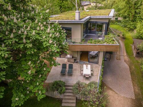 Vogelperspektive Haus und Terrasse - 