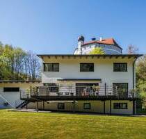 Modern. Naturnah. Exklusiv. - Traumhaus mit Bachlauf und großzügiger Sonnenterrasse - Wenzenbach