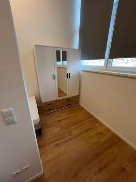 Kleiderschrank - 