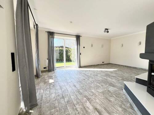 Wohnzimmer - Einfamilienhaus mit 150,60 m&sup2; in Verden (Aller) zum Kaufen