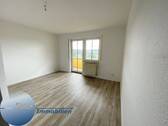 Wohnzimmer - STARK! Neu sanierte 2 Raum Wohnung mit Balkon und Stellplatz zentrumsnah!