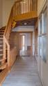 Eingang und Flur Erdgeschoss mit Treppe zum Dachgeschoss - 