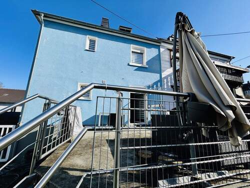Rückansicht mit Terrasse - 