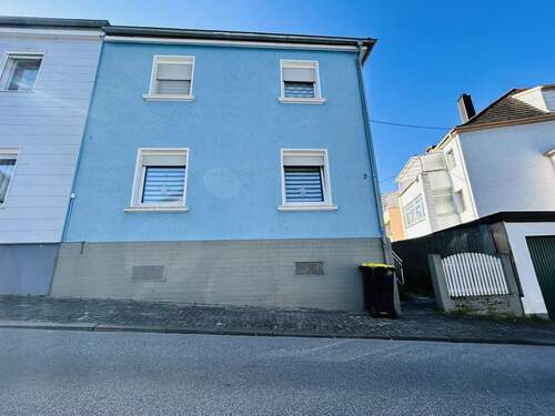 Frontansicht - 6 Zimmer Mehrfamilienhaus, Wohnhaus zum Kaufen in Neunkirchen