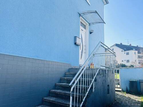 Haustür Eingang - 6 Zimmer Mehrfamilienhaus, Wohnhaus in Neunkirchen