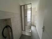 Bad mit Dusche - 